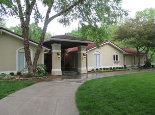 3640 Woodside Dr, Columbus, IN 47203