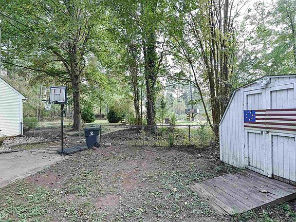 2nd image of 200 Park Timbers Dr