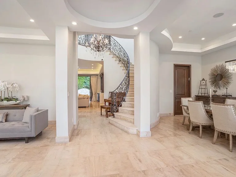 333 S Canon Dr — Photo 11