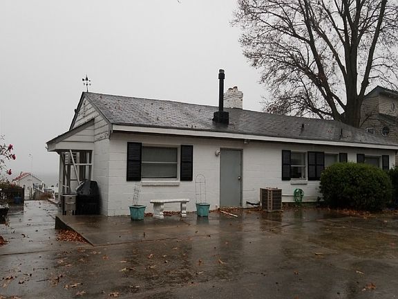 3rd image of 411 Berryville Shores Dr