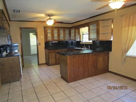 Large kitchen with bar