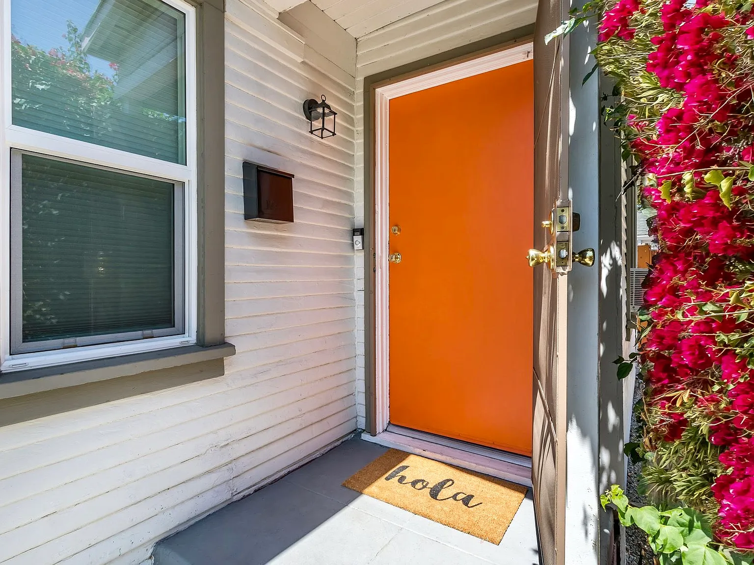 2 bed, 725 sqft, $3,700 — Photo 2