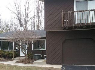 2512 Cross Creek Dr APT A, Sheboygan, WI 53081