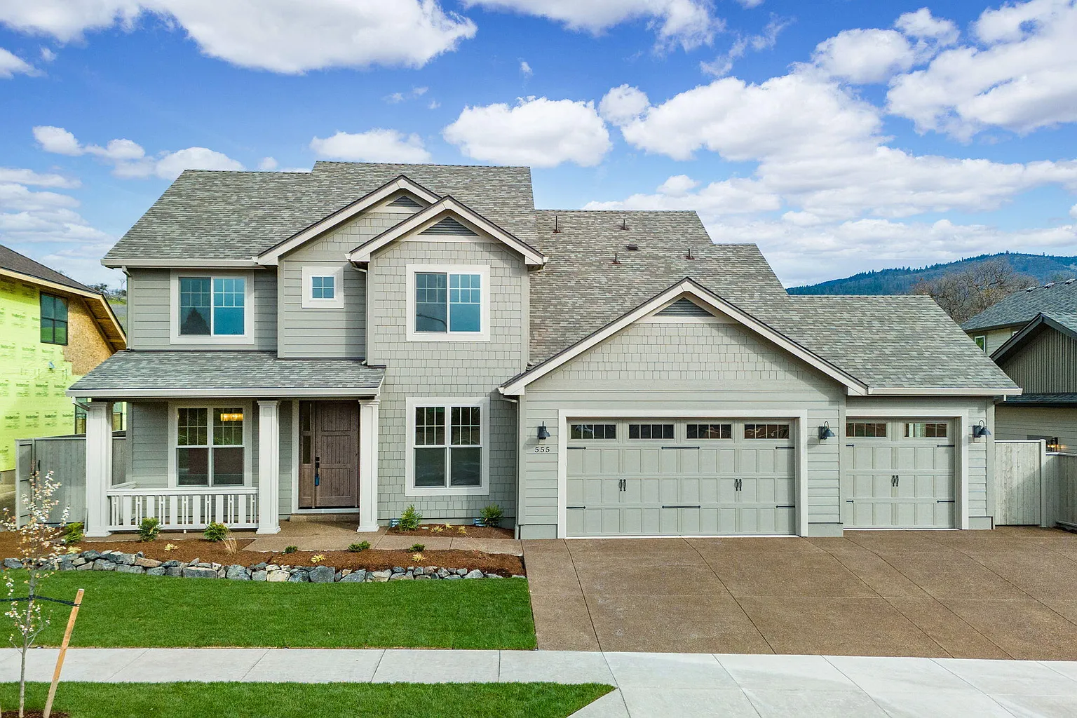 555 Autumn Hills Dr photo 1