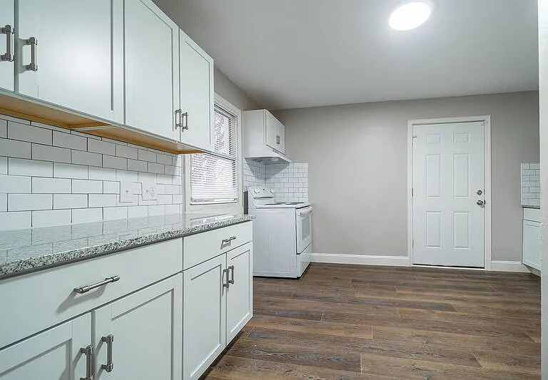 771 E Tulane Rd — Photo 2