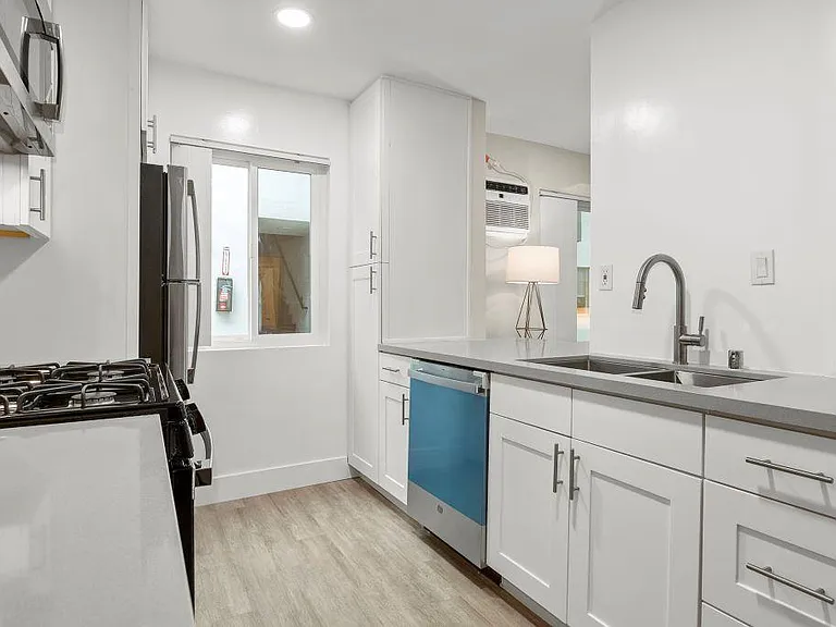 Kling Trio Apartments — Photo 51