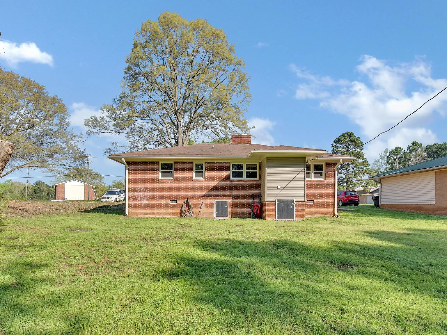 3 bed, 1.5 bath, 1221 sqft, $1,575 — Photo 4