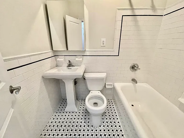 166 2nd Ave #14B — Photo 4