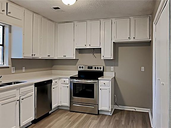 3rd image of 135 Woodberry Ct