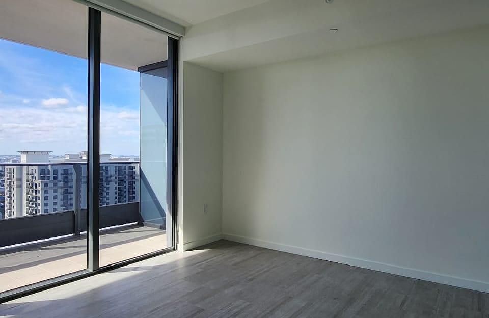 1st image of 1000 Brickell Plz #3810