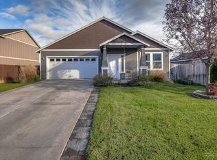 3423 SW Evergreen Ave, Redmond, OR 97756