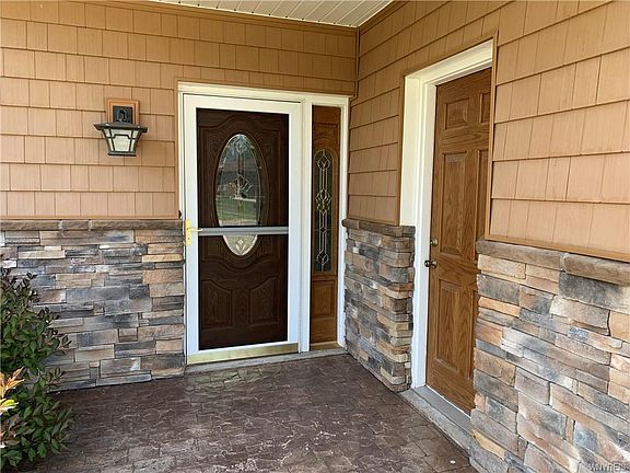 3rd image of 34 Old Farm Cir