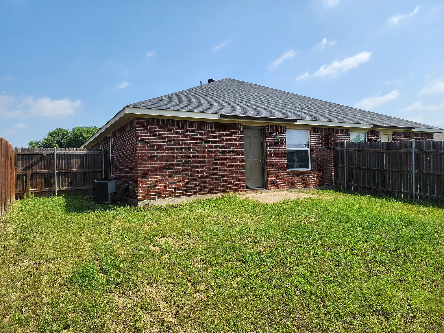 3 bed, 1225 sqft, $1,695 — Photo 4