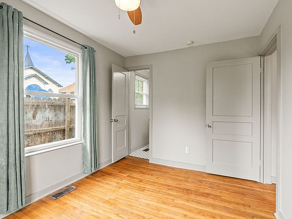 3rd image of 1724 W 19th St APT 1