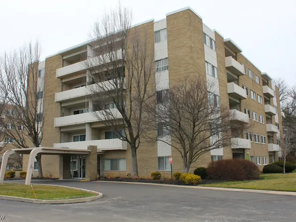 2089 Wooster Rd #43, Rocky River, OH 44116