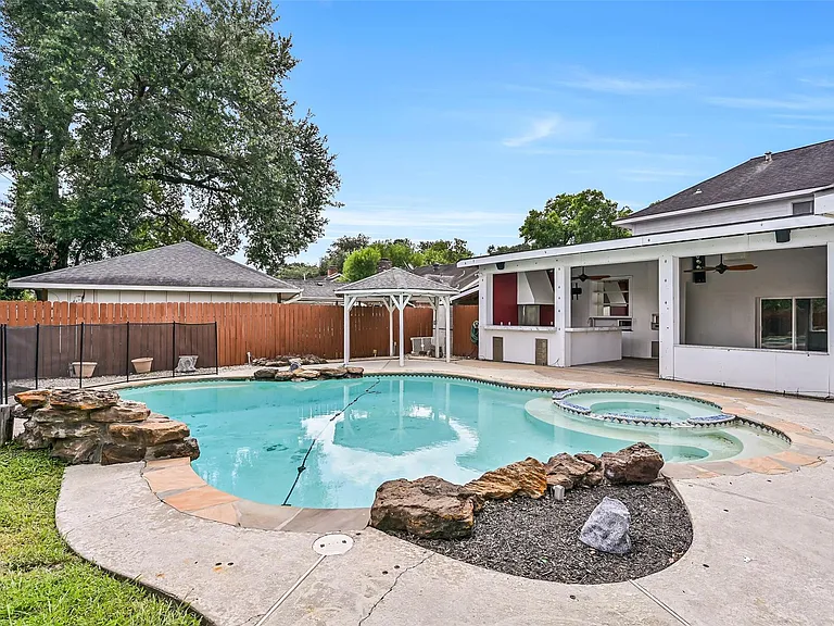 9322 Petersham Dr — Photo 13