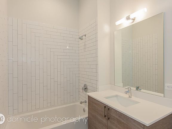 4th image of 848 N Larrabee St #2R