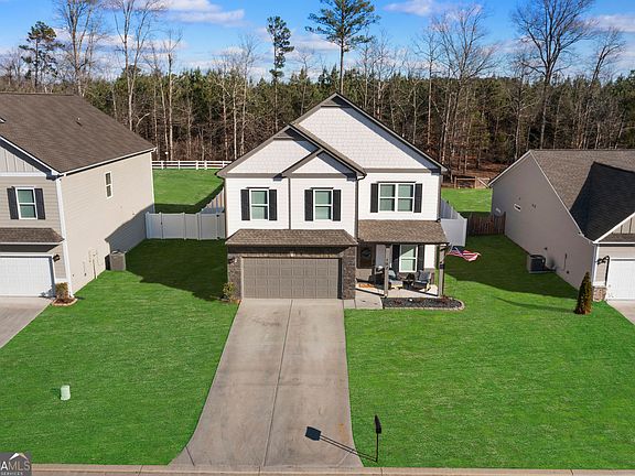 2nd image of 102 Royal Oak Dr NE