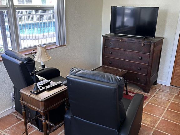 4th image of 3252 NE 13th St APT 1