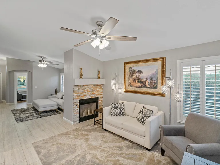 3145 E Desert Ln — Photo 18