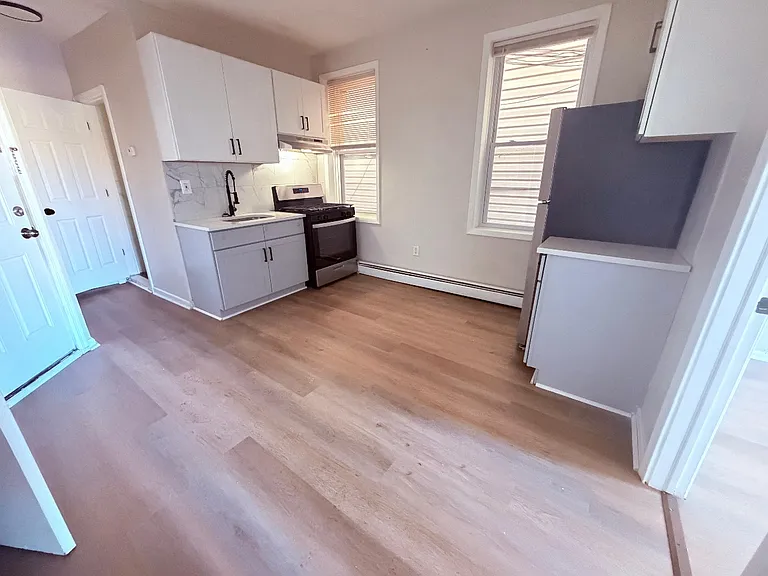 474 River St #1F — Photo 6