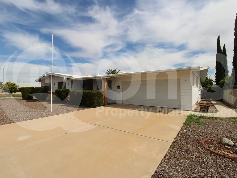 10438 W Rodgers Cir — Photo 2