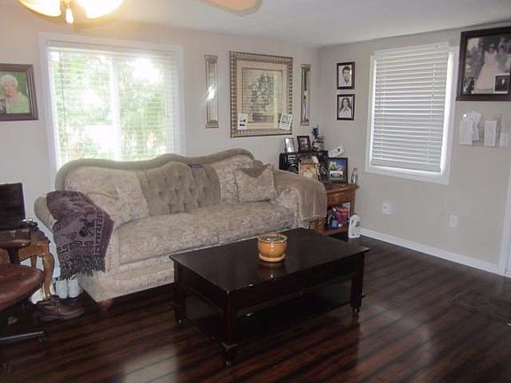 3rd image of 1525 Youngs Ave