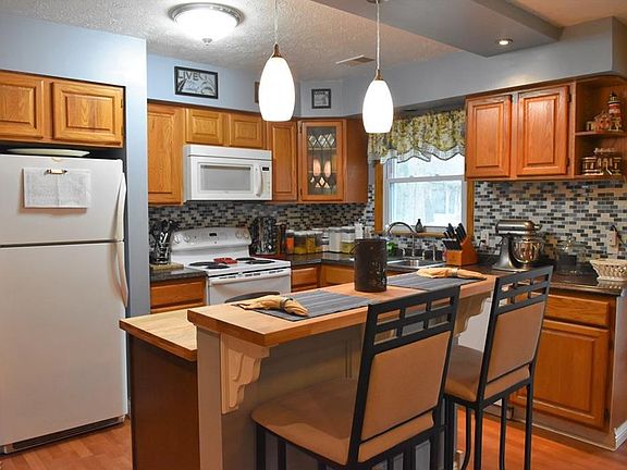 5th image of 143 Georgett Dr