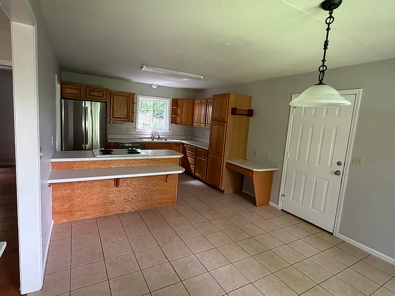 172 Mount Royal Dr — Photo 8