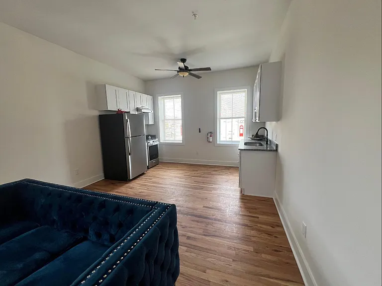 106 E Broad St — Photo 23