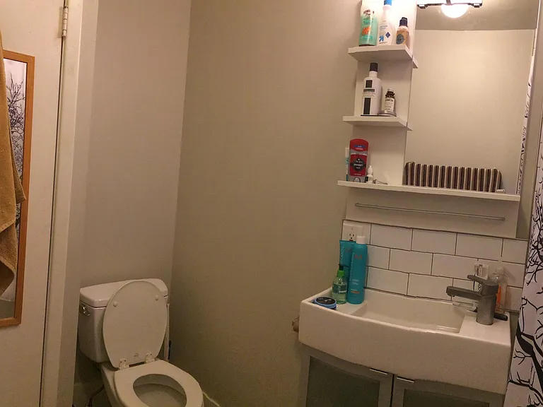 332 4th St NE #2 — Photo 8