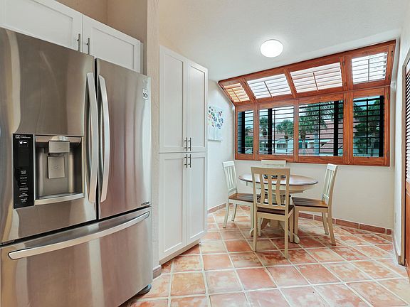 4th image of 205 Sea Oats Dr APT G