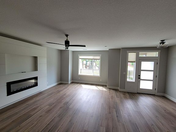2nd image of 10910 NE 119th Pl