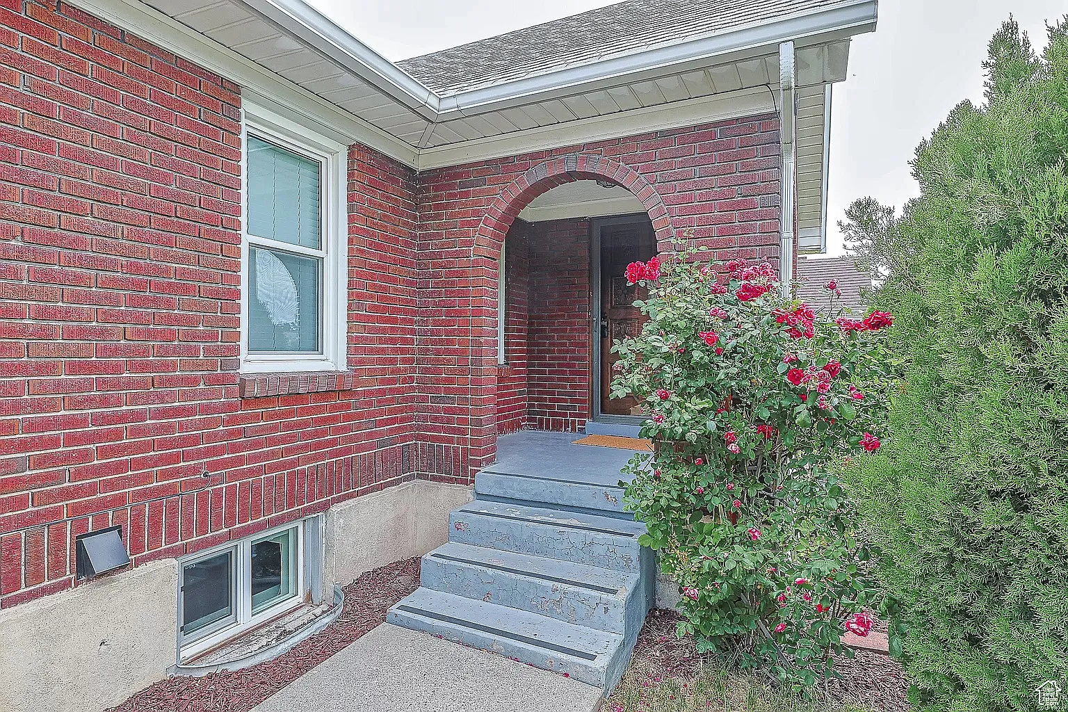 5 bed, 2016 sqft, $3,495 — Photo 3
