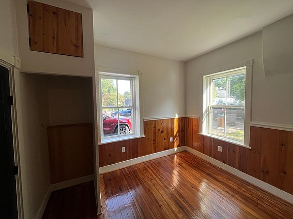 4th image of 104 S King St #1