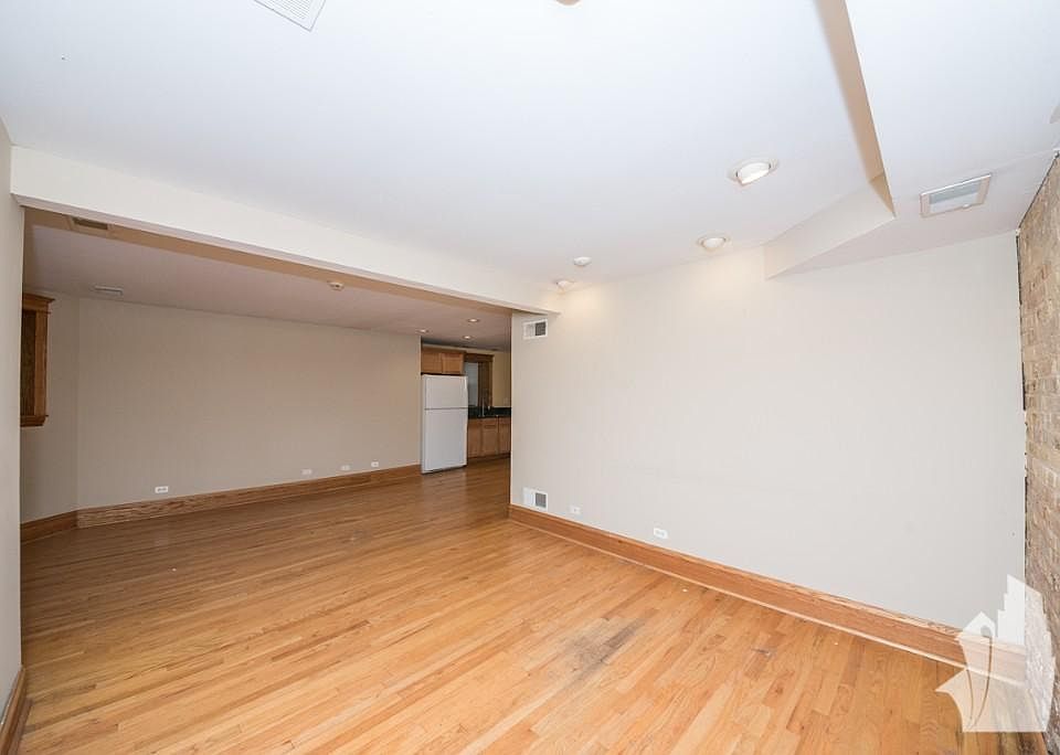 1st image of 2601 N Sawyer Ave APT 3