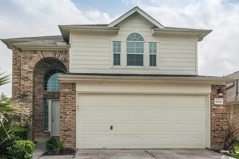 3 bed, 2.5 bath, 1888 sqft, $1,930 — Photo 1