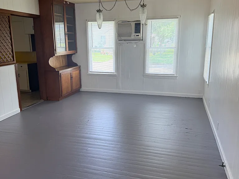 302 E Strand St — Photo 10