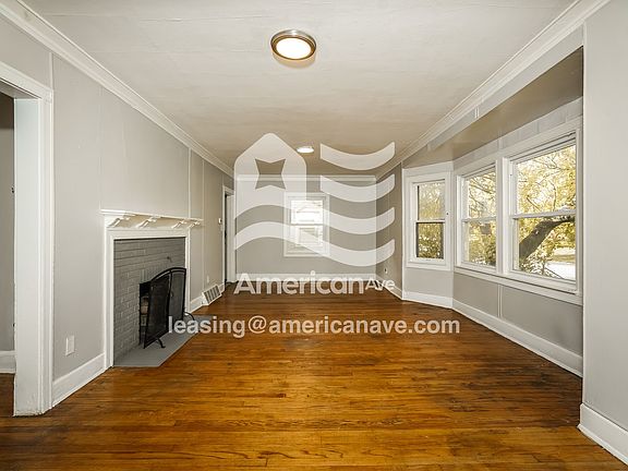 1385428_002_living_room_14116294.jpg