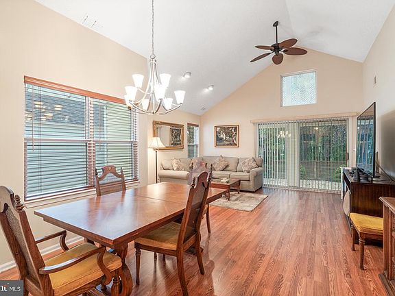 5th image of 96 Deerfield Dr