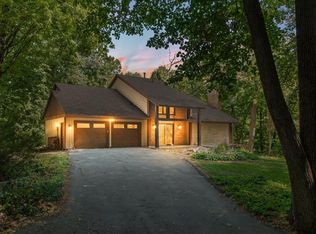 606 Carver Beach Rd, Chanhassen, MN 55317