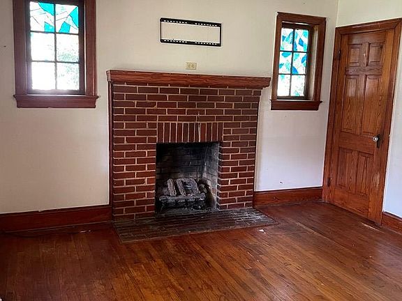 5th image of 302 W High St