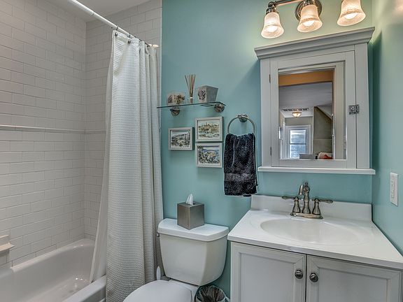 5th image of 144 Winthrop Shore Dr APT 4