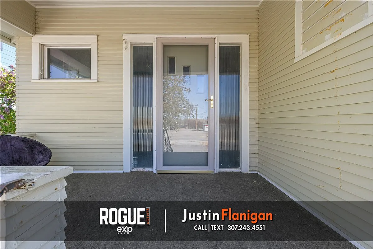 3 bed, 1216 sqft, $2,300 — Photo 3