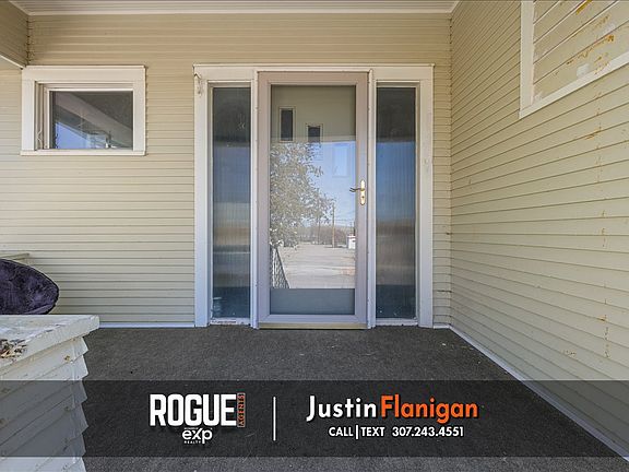3rd image of 831 E 3rd St