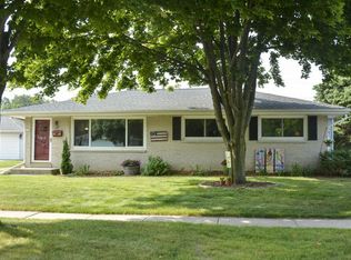 6145 Middleton Ct S, Greendale, WI 53129