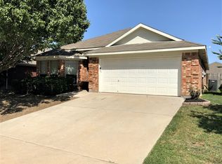 10824 Middleglen Rd, Haslet, TX 76052