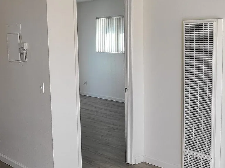 655 S Webster Ave #9 — Photo 3