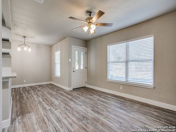 4th image of 538 Storeywood Dr