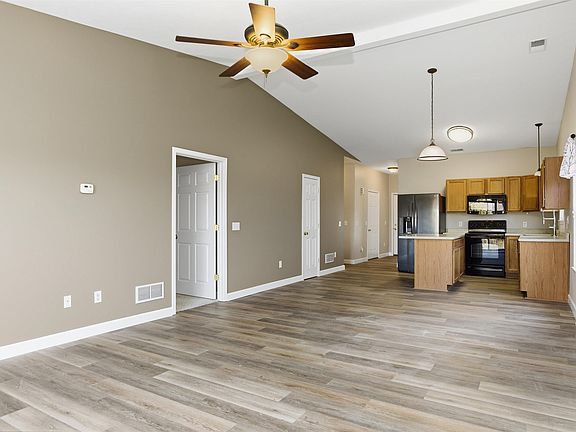 4th image of 690 S Fieldstone Blvd